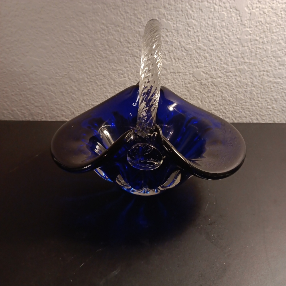 GORGEOUS MCM signed Flygsfors Coquille Sweden Cobalt Glass Basket.